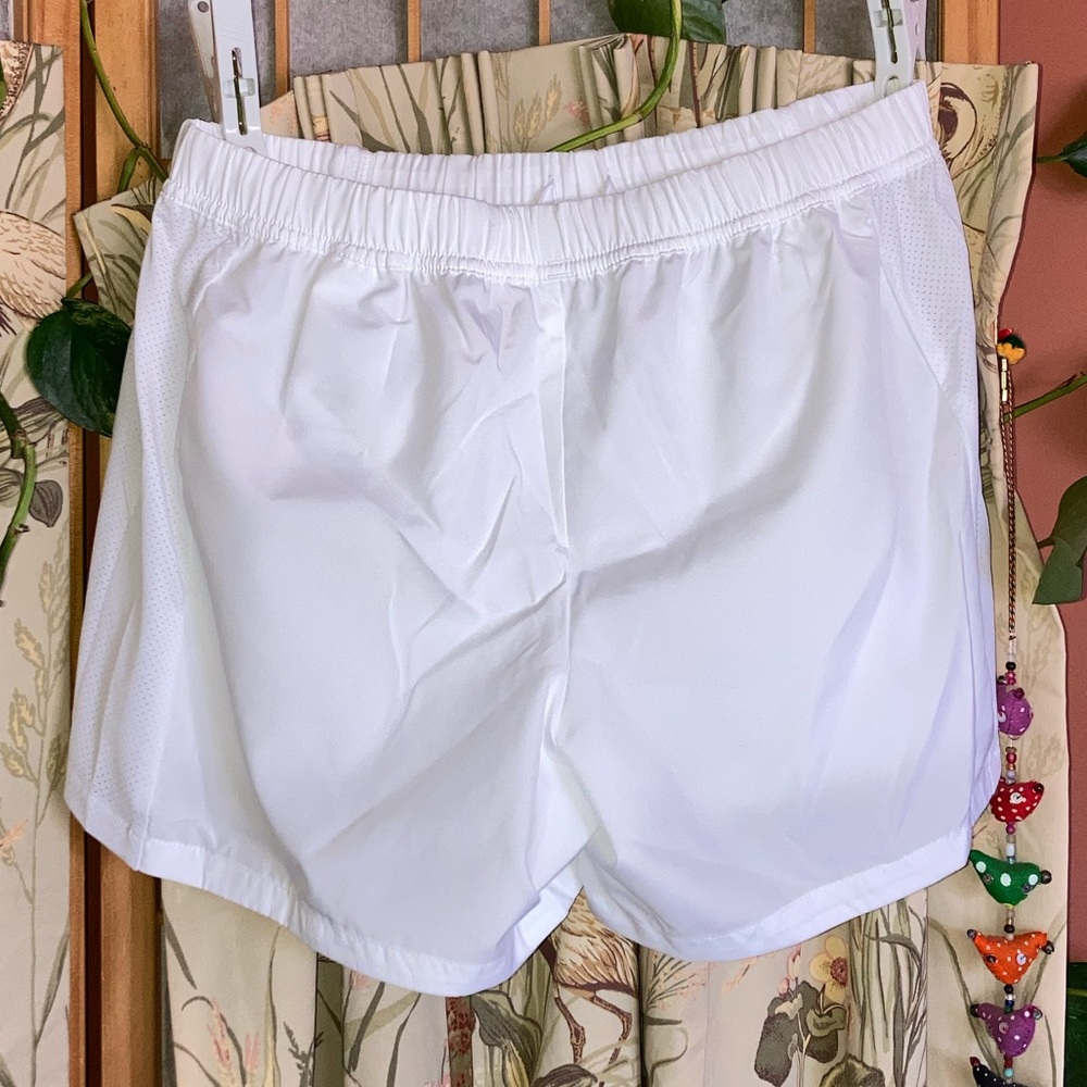 NWT ASICS Women’s White Tennis Athletic Practice Shorts Med Large - Picture 3 of 13
